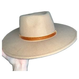 Tan wide brim hat. Worn once.